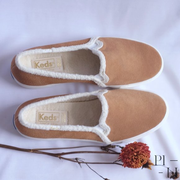 Keds tan suede shoes with cream sherpa inside - Picture 5 of 6